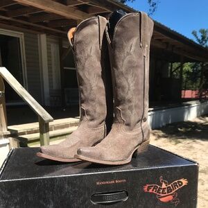 Freebird by Steven Woodland Grey Suede 7 Wore Only Once Gotta See For Yourself